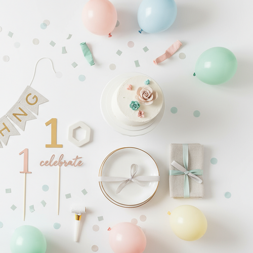 Detalles de cumpleaños personalizados para fiestas infantiles, adultos y aniversarios. minimalista